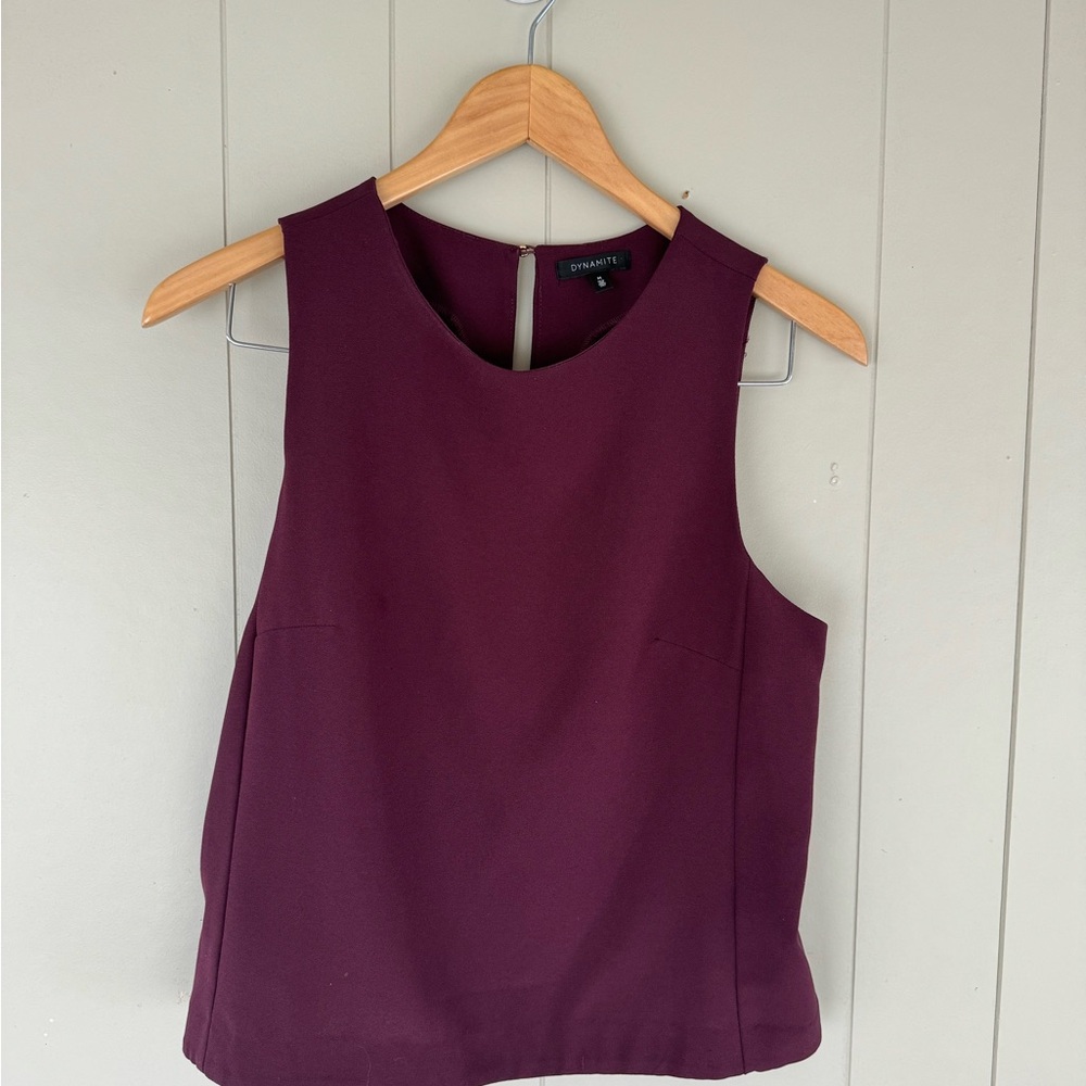 Dynamite Sleeveless Shell Top in Plum
